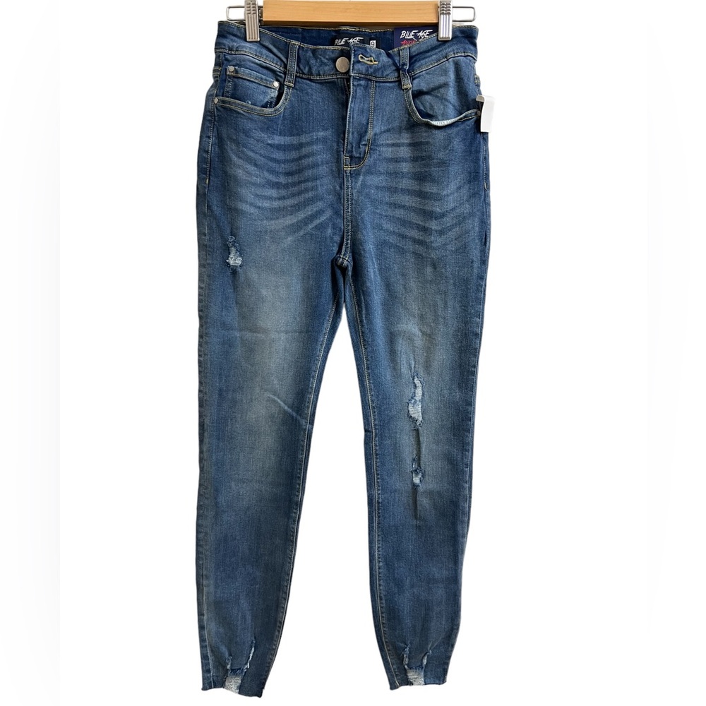 Blue Age Juniors Blue Distressed ankle Jean high rise